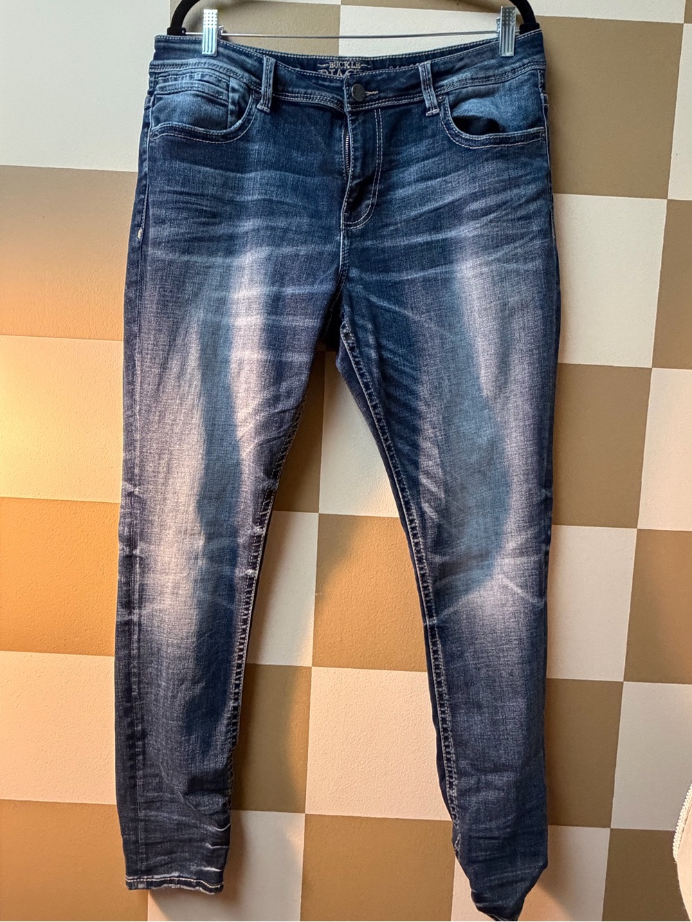 Buckle Women’s Skinny Jeans in Faded Indigo